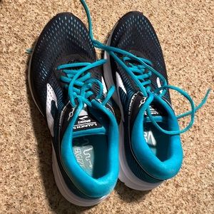Brooks tennis shoes. Only worn a few times. Comfortable.